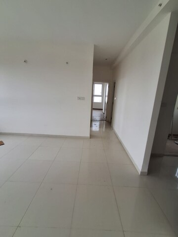 Room in 3 BHK Apartment at Godrej Aqua, International Airport Road – for Rent