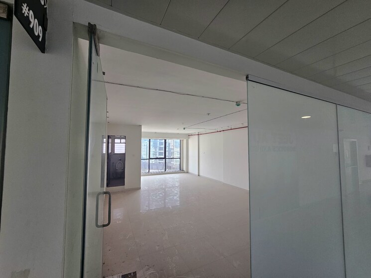 Room, geras-imperium-alpha Commercial Office Space 680 Sq.Ft. In Kharadi Pune 9037059