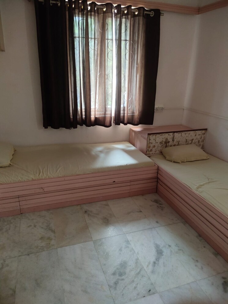 Bedroom, vile parle west 3 Bedroom 900 Sq.Ft. Apartment In Vile Parle West Mumbai 9037066