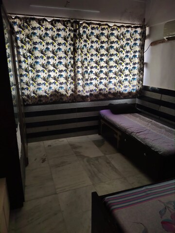 Bedroom in 3 BHK Apartment at Vile Parle West – for Rent