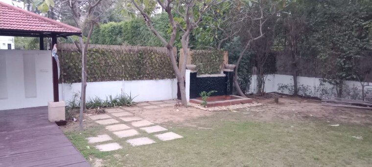 Garden, vipul-tatvam-villas 5 Bedroom 6150 Sq.Ft. Villa In Sector 48 Gurgaon 9037075