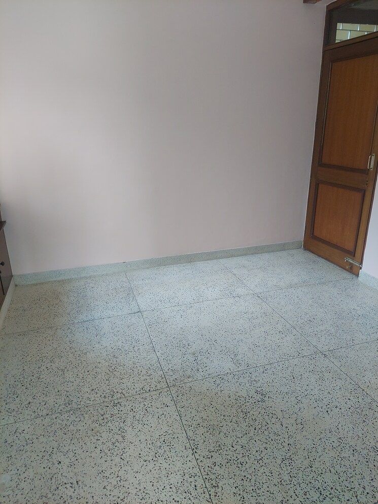 Room, ip extension 3 Bedroom 1500 Sq.Ft. Apartment In Ip Extension Delhi 9037077