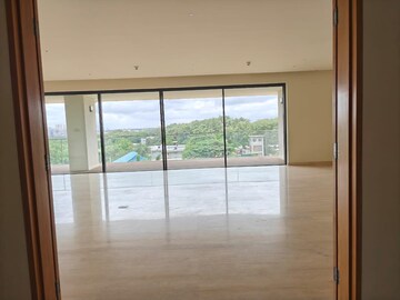 Room in 5 BHK Apartment at Embassy Lake Terrace, Hebbal – for Rent