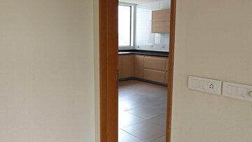 Room in 5 BHK Apartment at Embassy Lake Terrace, Hebbal – for Rent