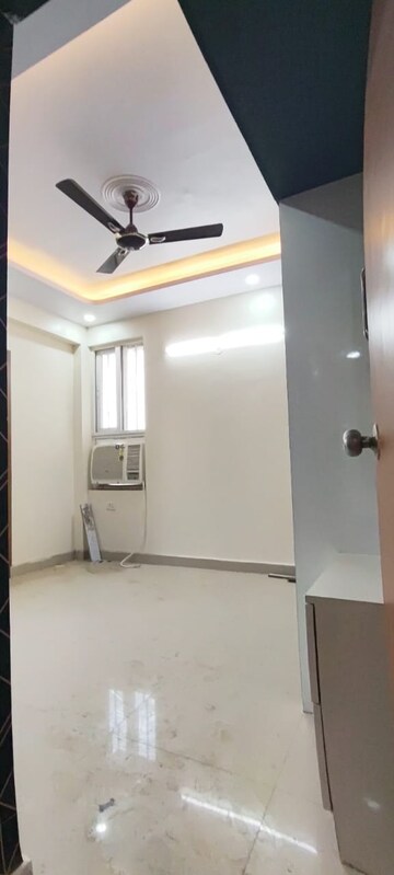 Room in 2 BHK Apartment at Zara Rossa, Sector 112 – for Rent