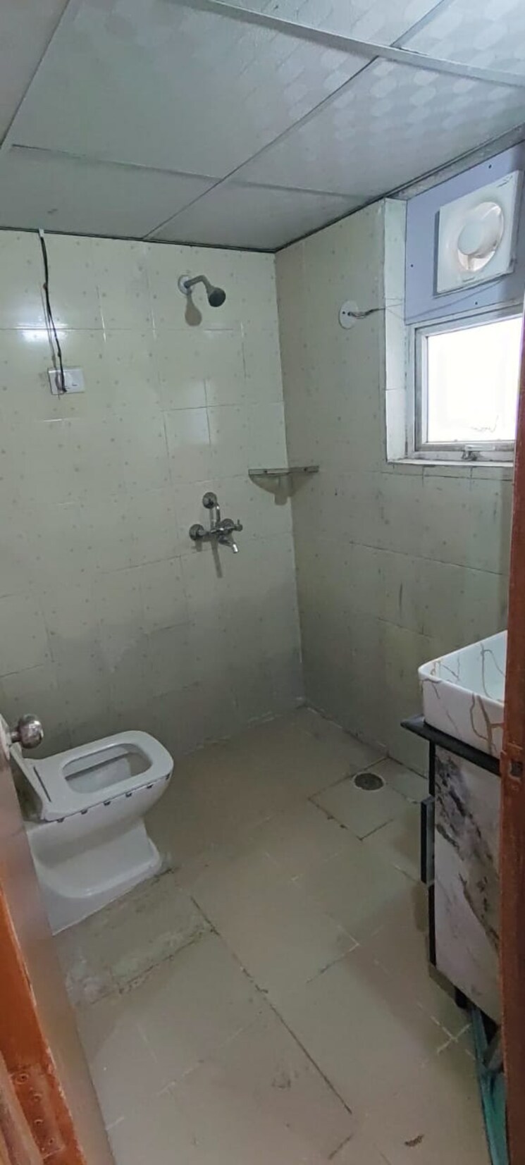 Bathroom, zara-rossa 2 Bedroom 950 Sq.Ft. Apartment In Sector 112 Gurgaon 9037096