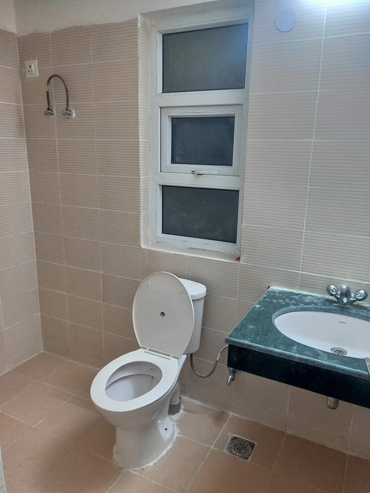 Bathroom, bptp-park-81 3 Bedroom 300 Sq.Yd. Apartment In Sector 81 Faridabad 9037174