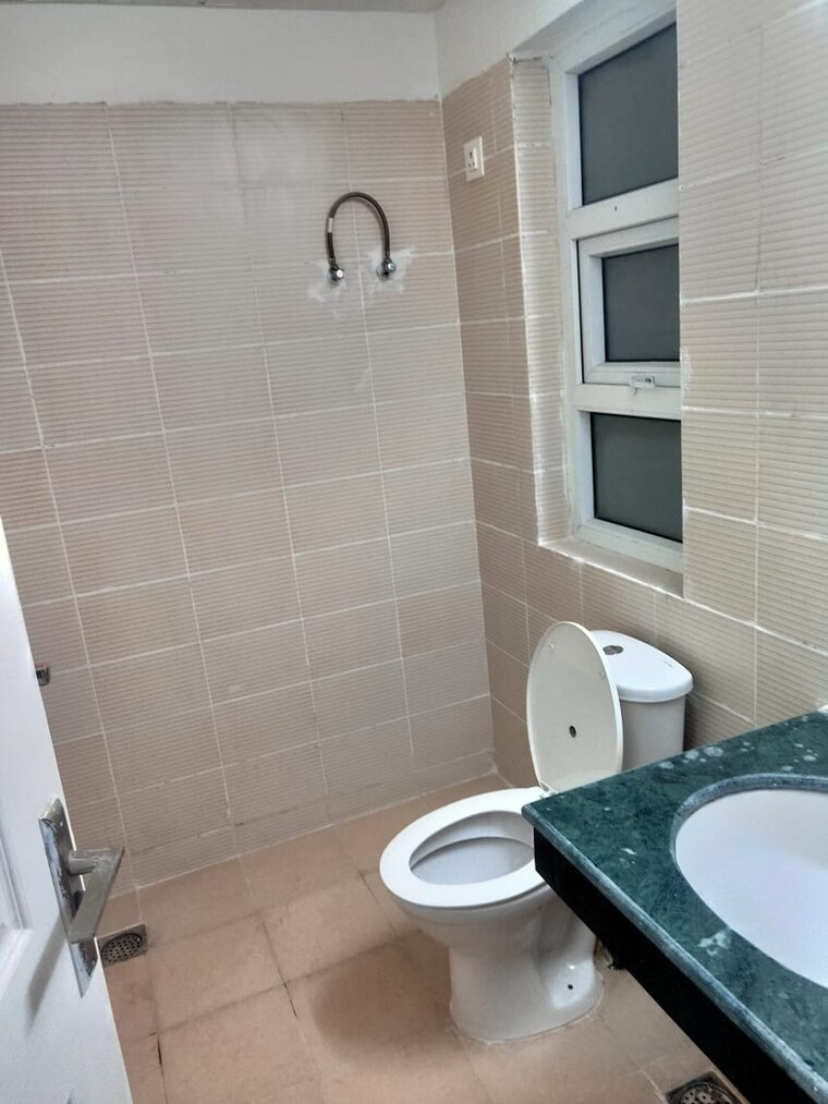 Bathroom, bptp-park-81 3 Bedroom 300 Sq.Yd. Apartment In Sector 81 Faridabad 9037174