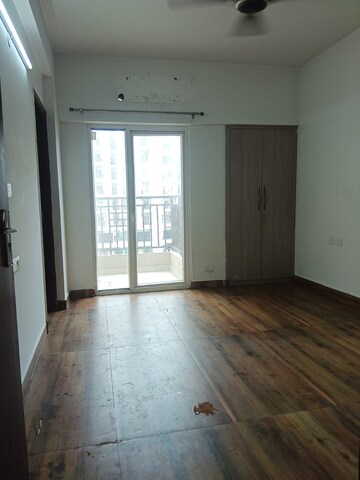 Room in 2 BHK Apartment at Ace Divino, Sector 1 Greater Noida – for Rent