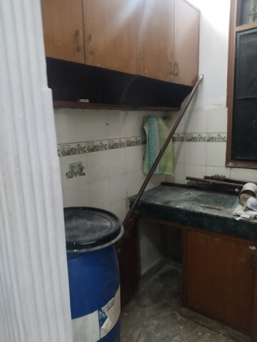 Room in 3 BHK Builder Floor at Esteem Complex, Savitri Nagar – for Rent
