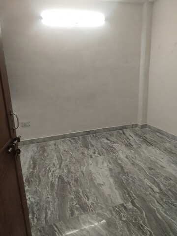 Room in 3 BHK Builder Floor at Esteem Complex, Savitri Nagar – for Rent