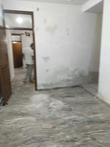 Room in 3 BHK Builder Floor at Esteem Complex, Savitri Nagar – for Rent