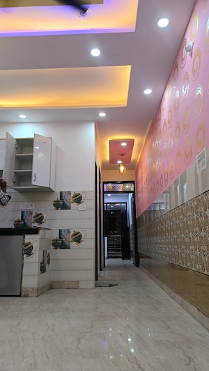 Parking in 3 BHK Builder Floor at Vipin Garden – for Sale