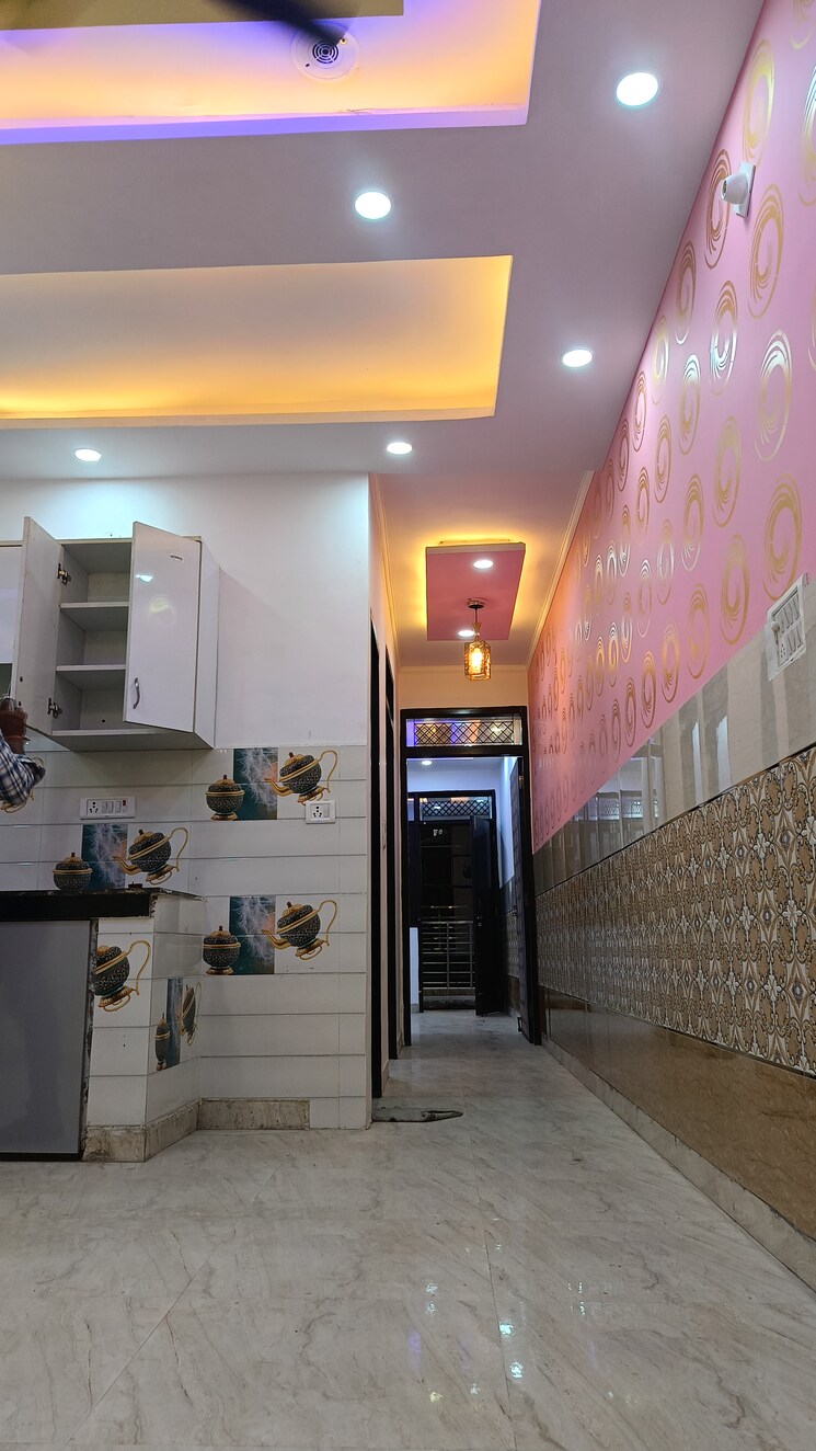  Parking, vipin garden 3 Bedroom 85 Sq.Yd. Builder Floor In Vipin Garden Delhi 9037227