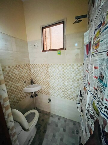Bathroom in 2 BHK Builder Floor at Sector 46 – for Rent