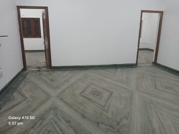 Room in 3 BHK Independent House at Banjarawala – for Rent