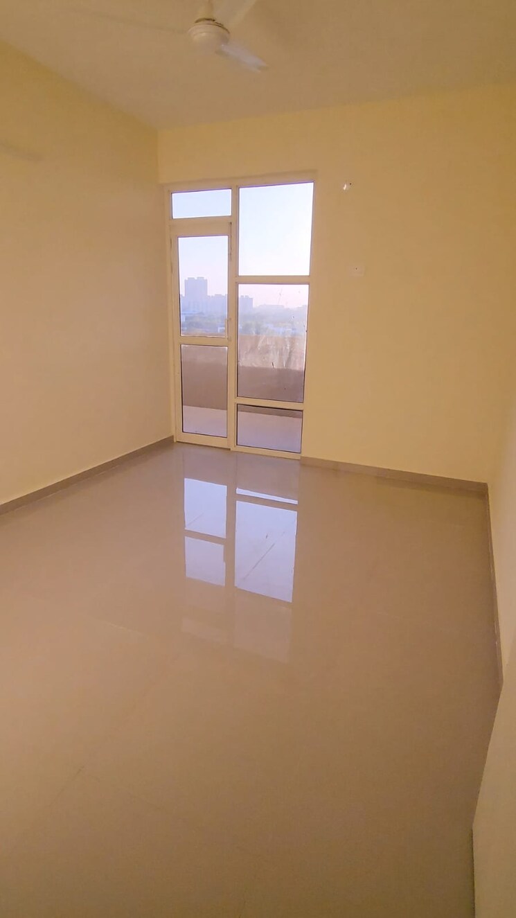 Room, tulip-white 3 Bedroom 1326 Sq.Ft. Apartment In Sector 69 Gurgaon 9037280