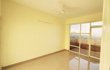 Room in 3 BHK Apartment at Tulip White, Sector 69 – for Rent