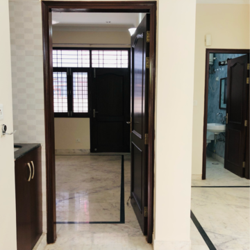 Room in 3.5 BHK Villa at Sector 23 – for Rent