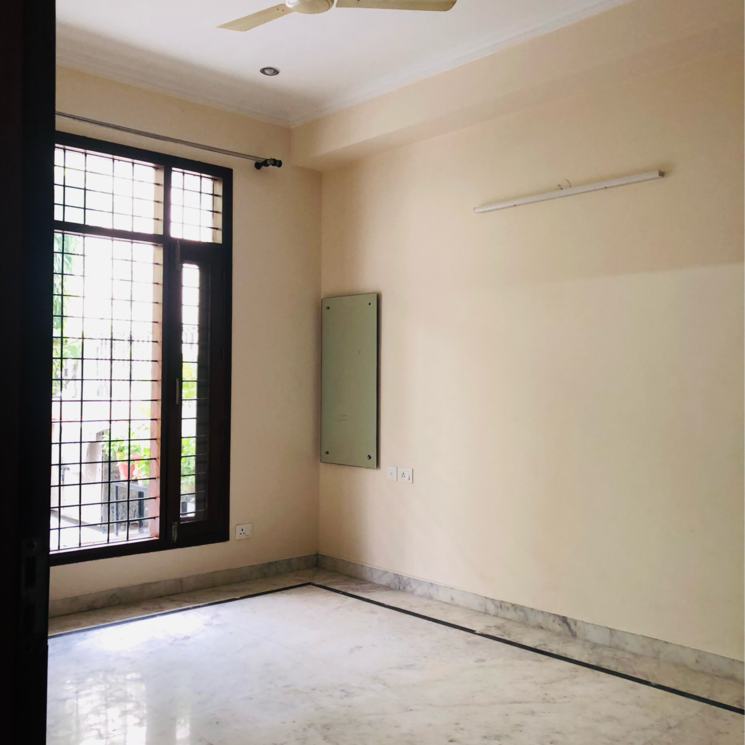 Room, sector 23 3.5 Bedroom 1500 Sq.Ft. Villa In Sector 23 Gurgaon 9037301