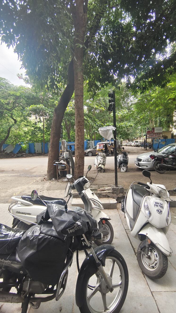 Gym, hyde-park-galaxy Commercial Shop 170 Sq.Ft. In Manpada Thane 9037337