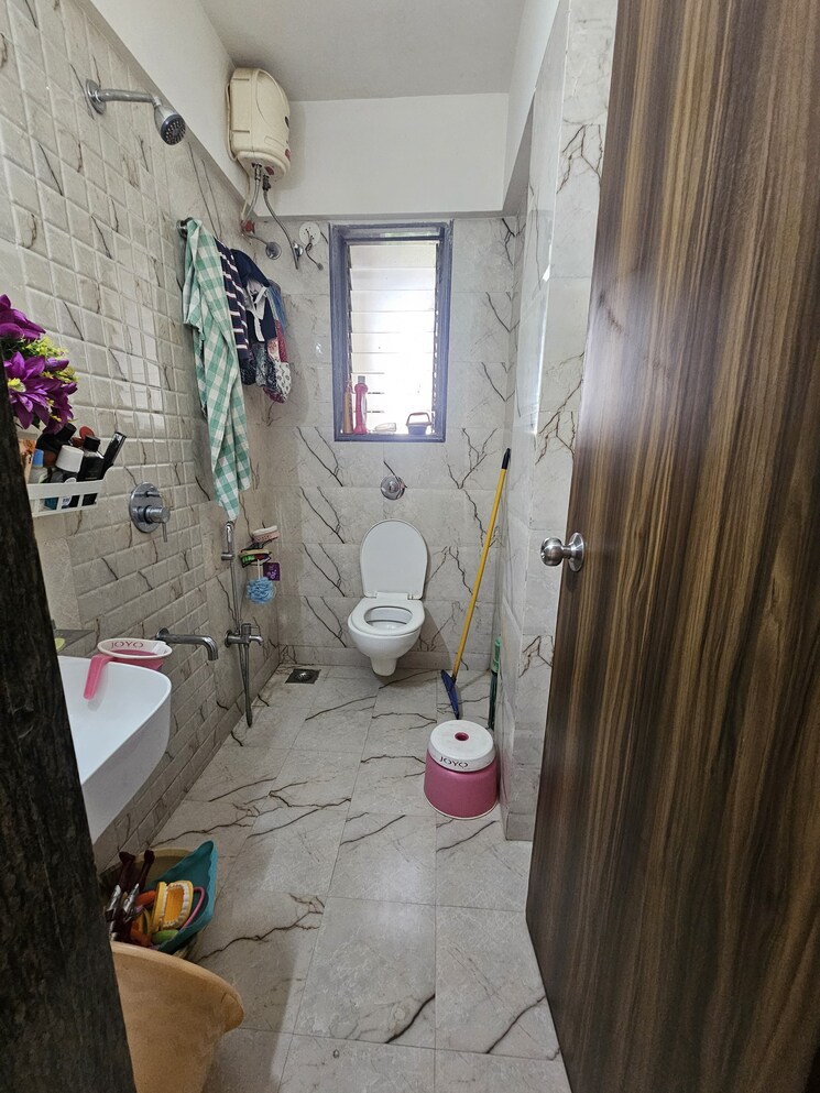 Bathroom, malad west 1 Bedroom 600 Sq.Ft. Apartment In Malad West Mumbai 9037313