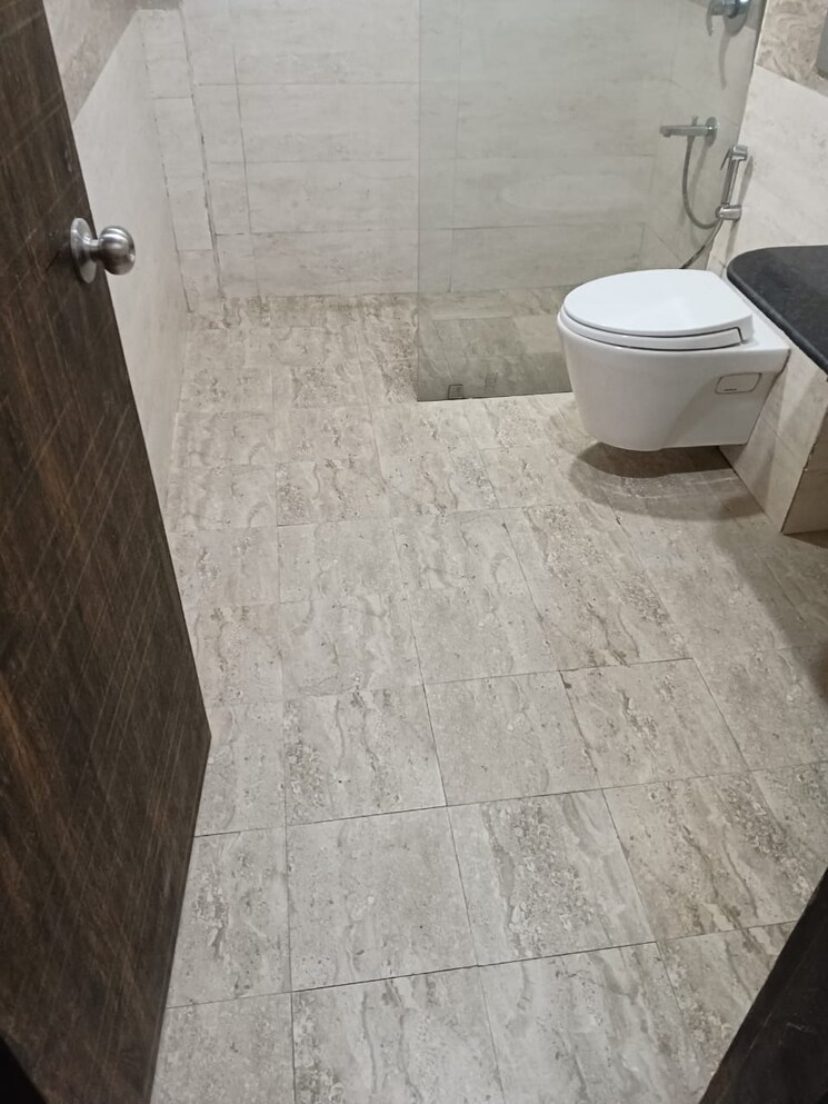 Attached Bathroom, mi-rustle-court 3.5 Bedroom 2350 Sq.Ft. Apartment In Gomti Nagar Lucknow 9037398