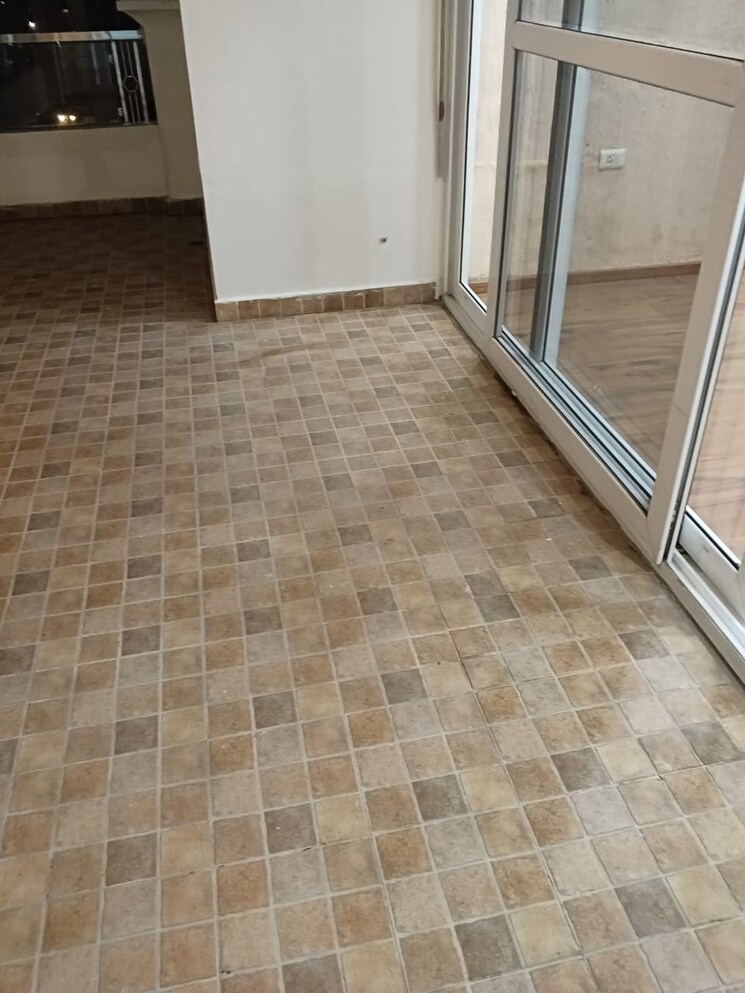 Balcony, mi-rustle-court 3.5 Bedroom 2350 Sq.Ft. Apartment In Gomti Nagar Lucknow 9037398