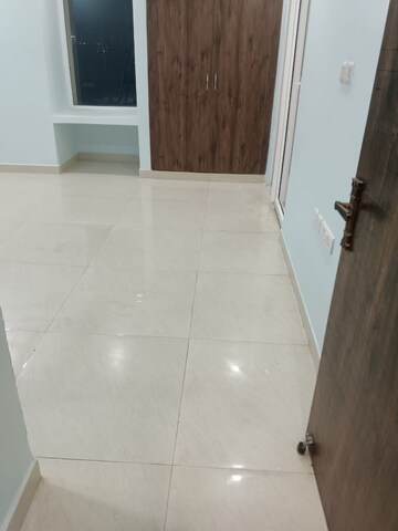 Room in 3.5 BHK Apartment at MI Rustle Court, Gomti Nagar – for Rent