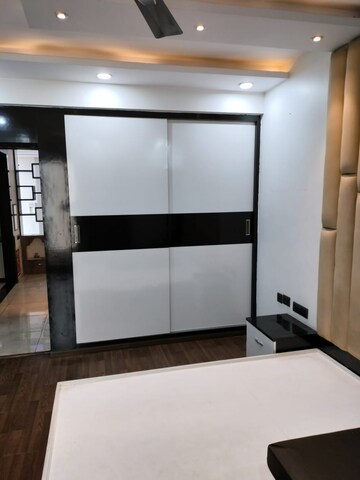 Room in 3 BHK Apartment at BPTP Discovery Park, Sector 80 – for Rent