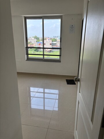 Room in 3 BHK Apartment at Goyal Orchid Valley, Shela – for Rent