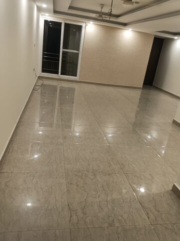 Room in 3.5 BHK Apartment at MI Rustle Court, Gomti Nagar – for Sale