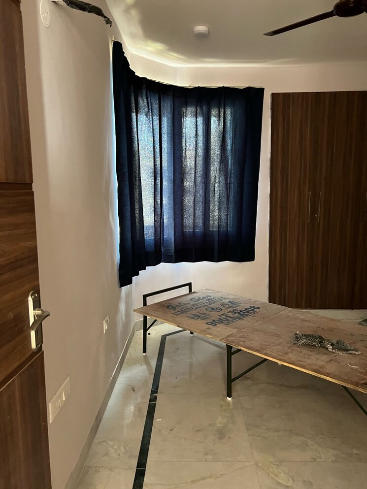 Room, sector 4 dwarka 3 Bedroom 1500 Sq.Ft. Apartment In Sector 4 Dwarka Delhi 9037454