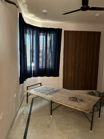 Team Area in 3 BHK Apartment at Sector 4 Dwarka – for Rent