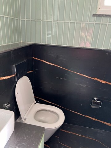 Furnished Amenities in 3 BHK Apartment at Sector 4 Dwarka – for Rent