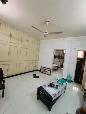 Team Area in 6 BHK Builder Floor at Sushant Vyapaar Kendra, Sector 43 – for Sale