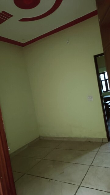 Room in 1.5 BHK Penthouse at Modipuram – for Sale