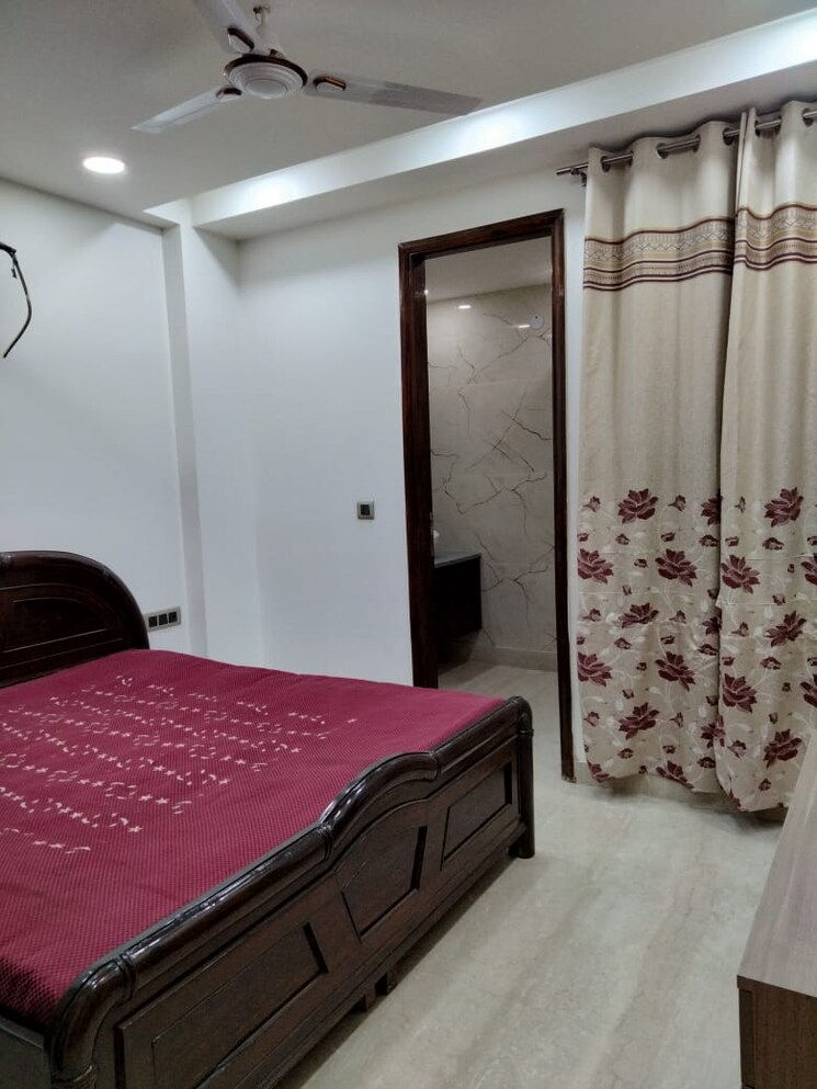 Bedroom, subhash nagar 2 Bedroom 110 Sq.Yd. Builder Floor In Subhash Nagar Delhi 9037475
