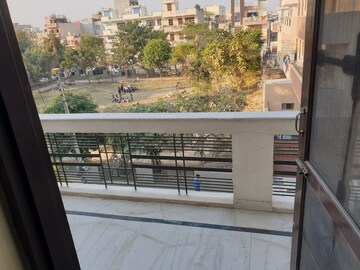 Balcony in 2 BHK Builder Floor at Sector 46 – for Rent