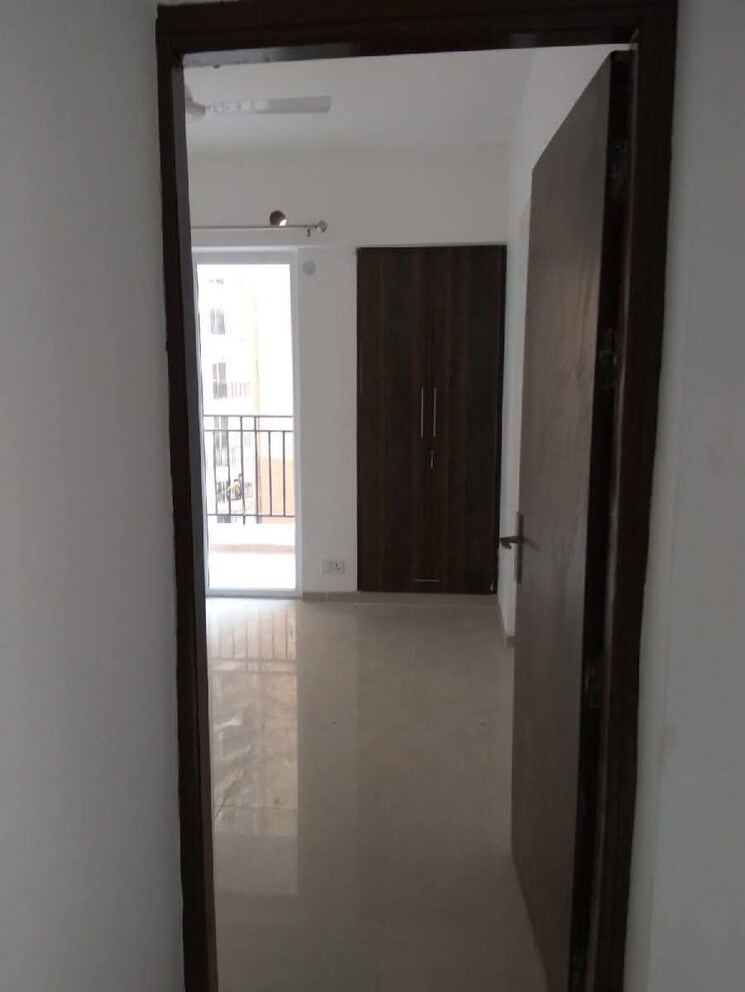 Room, ip extension 3 Bedroom 1600 Sq.Ft. Apartment In Ip Extension Delhi 9037500