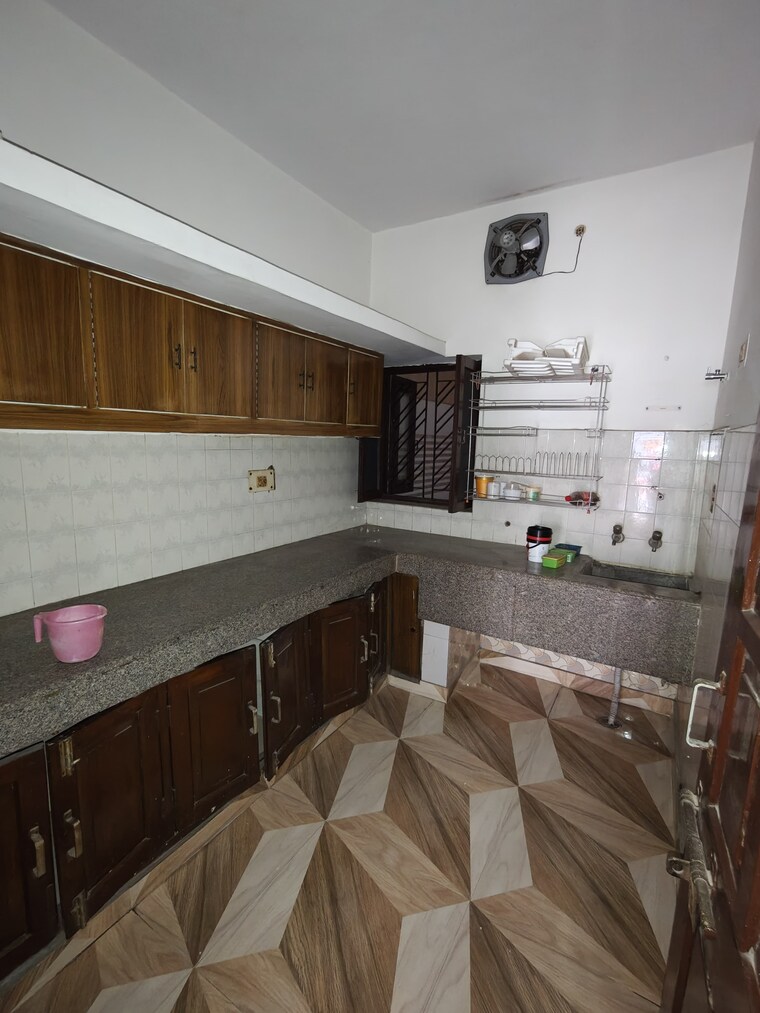 Kitchen, spring-field 2.5 Bedroom 100 Sq.Yd. Independent House In Sector 31 Faridabad 9037507