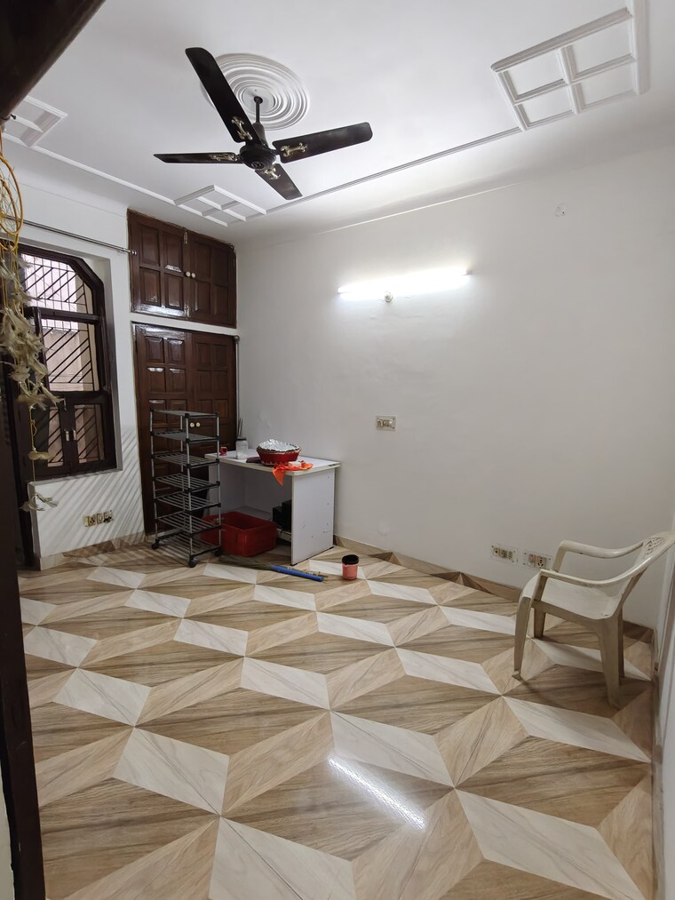  Parking, spring-field 2.5 Bedroom 100 Sq.Yd. Independent House In Sector 31 Faridabad 9037507