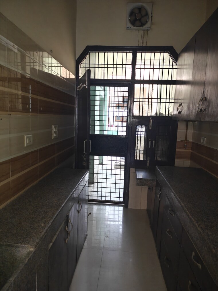 Kitchen, spring-field 2.5 Bedroom 100 Sq.Yd. Independent House In Sector 31 Faridabad 9037507