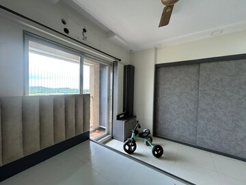 Room in 2 BHK Apartment at Raunak Park View, Ghodbunder Road – for Rent