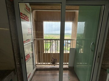 Room in 2 BHK Apartment at Raunak Park View, Ghodbunder Road – for Rent