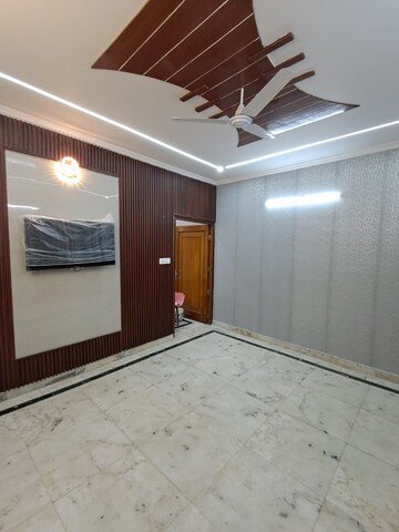 Room in 2 BHK Builder Floor at Rajouri Garden – for Rent