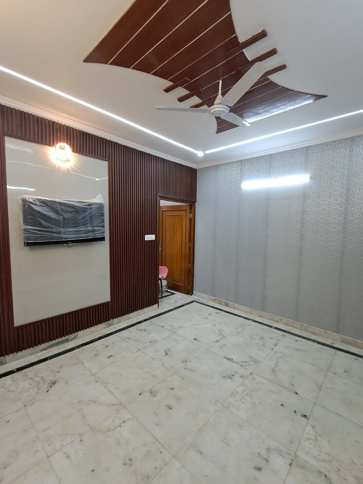Room, rajouri garden 2 Bedroom 160 Sq.Yd. Builder Floor In Rajouri Garden Delhi 9037545