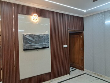Room in 2 BHK Builder Floor at Rajouri Garden – for Rent