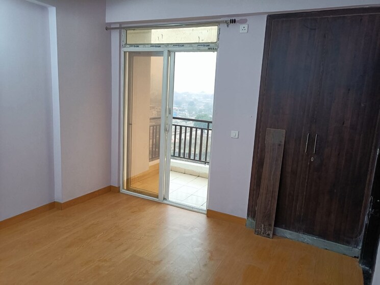 Room, ip extension 3 Bedroom 1400 Sq.Ft. Apartment In Ip Extension Delhi 9037532