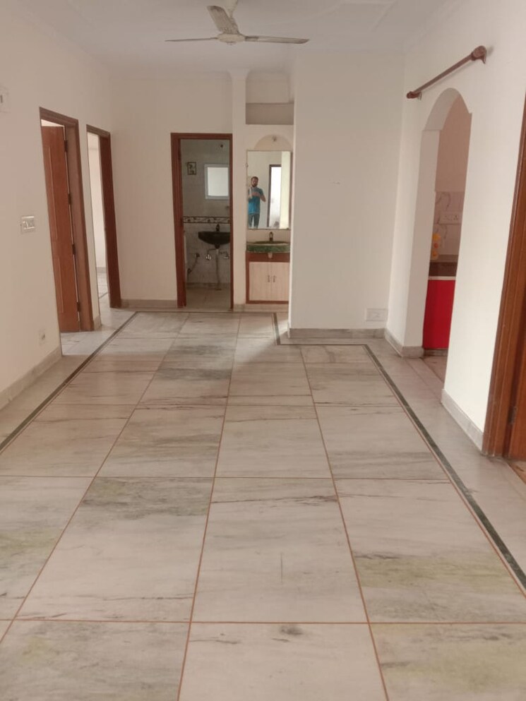 Room, sector 18 dwarka 3 Bedroom 1400 Sq.Ft. Apartment In Sector 18 Dwarka Delhi 9037539